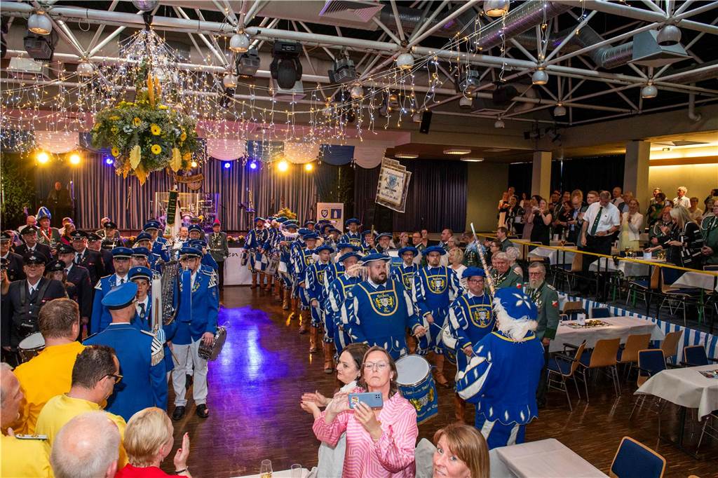 Das Schützenfest 2025 wirft seine Schatten voraus: Am Samstagabend, 26. April 2025, fand in der Aula des Schulzentrums der Königsehrenabend statt. Die Stimmung war ausgelassen.
