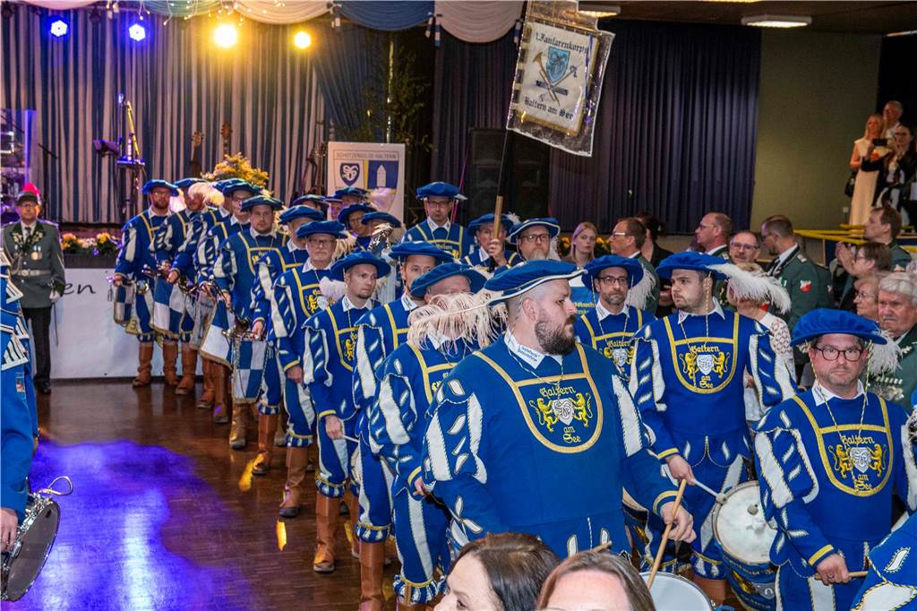 Das Schützenfest 2025 wirft seine Schatten voraus: Am Samstagabend, 26. April 2025, fand in der Aula des Schulzentrums der Königsehrenabend statt. Die Stimmung war ausgelassen.
