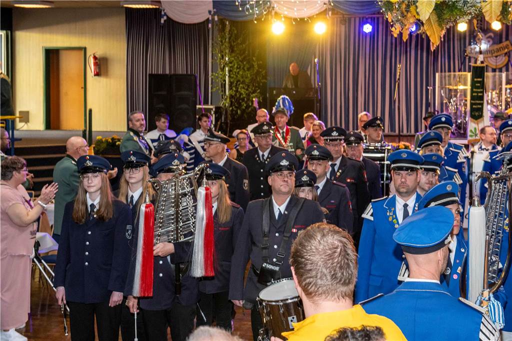 Das Schützenfest 2025 wirft seine Schatten voraus: Am Samstagabend, 26. April 2025, fand in der Aula des Schulzentrums der Königsehrenabend statt. Die Stimmung war ausgelassen.