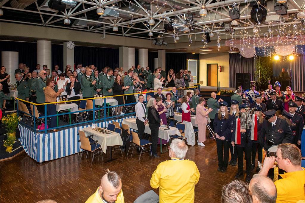 Das Schützenfest 2025 wirft seine Schatten voraus: Am Samstagabend, 26. April 2025, fand in der Aula des Schulzentrums der Königsehrenabend statt. Die Stimmung war ausgelassen.