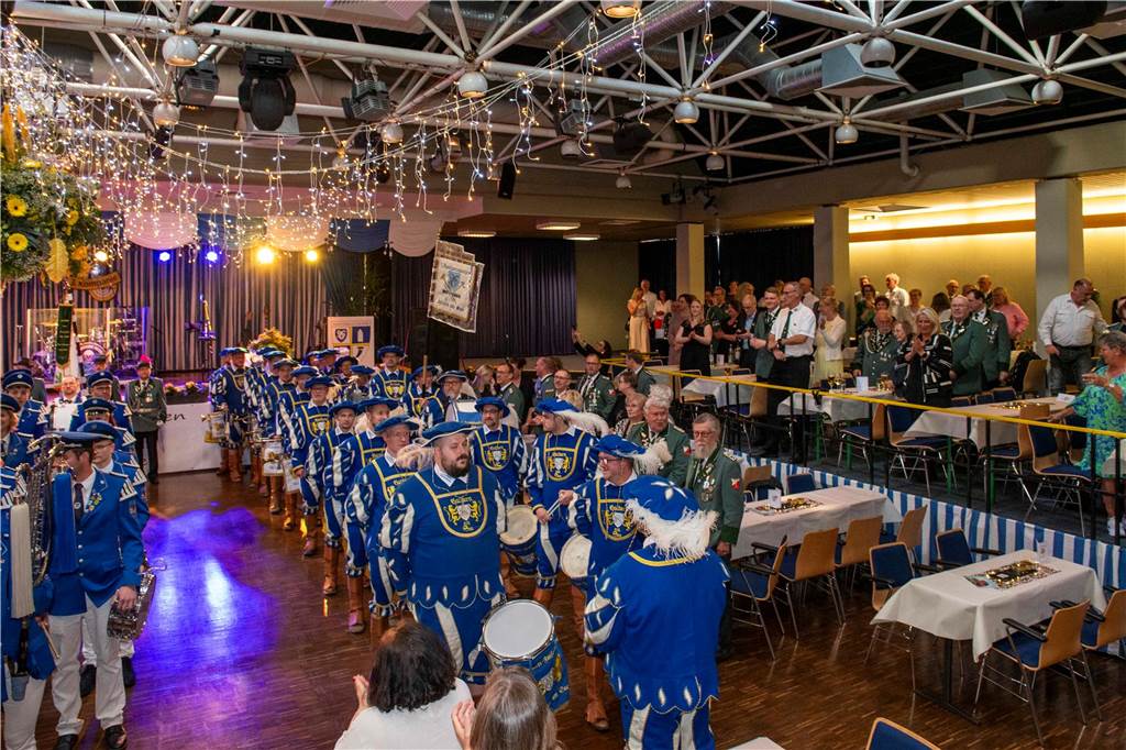Das Schützenfest 2025 wirft seine Schatten voraus: Am Samstagabend, 26. April 2025, fand in der Aula des Schulzentrums der Königsehrenabend statt. Die Stimmung war ausgelassen.