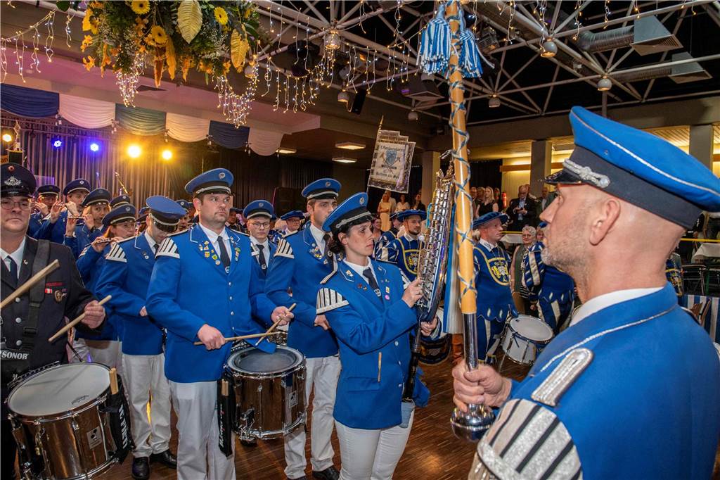 Das Schützenfest 2025 wirft seine Schatten voraus: Am Samstagabend, 26. April 2025, fand in der Aula des Schulzentrums der Königsehrenabend statt. Die Stimmung war ausgelassen.