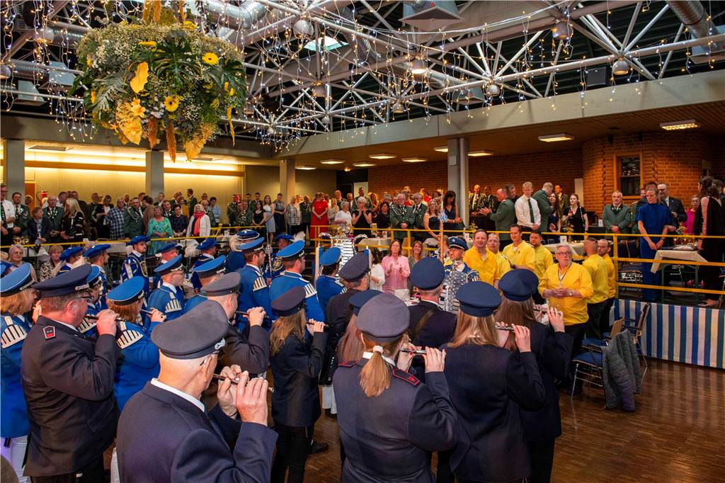 Das Schützenfest 2025 wirft seine Schatten voraus: Am Samstagabend, 26. April 2025, fand in der Aula des Schulzentrums der Königsehrenabend statt. Die Stimmung war ausgelassen.