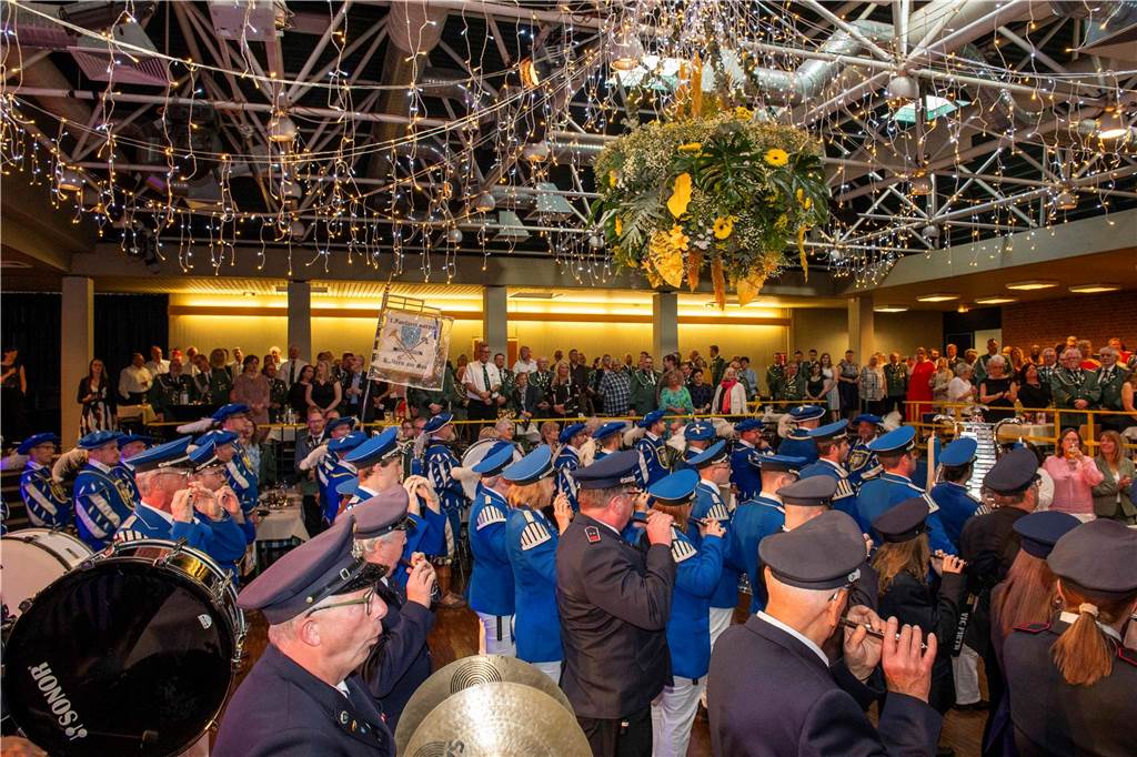Das Schützenfest 2025 wirft seine Schatten voraus: Am Samstagabend, 26. April 2025, fand in der Aula des Schulzentrums der Königsehrenabend statt. Die Stimmung war ausgelassen.