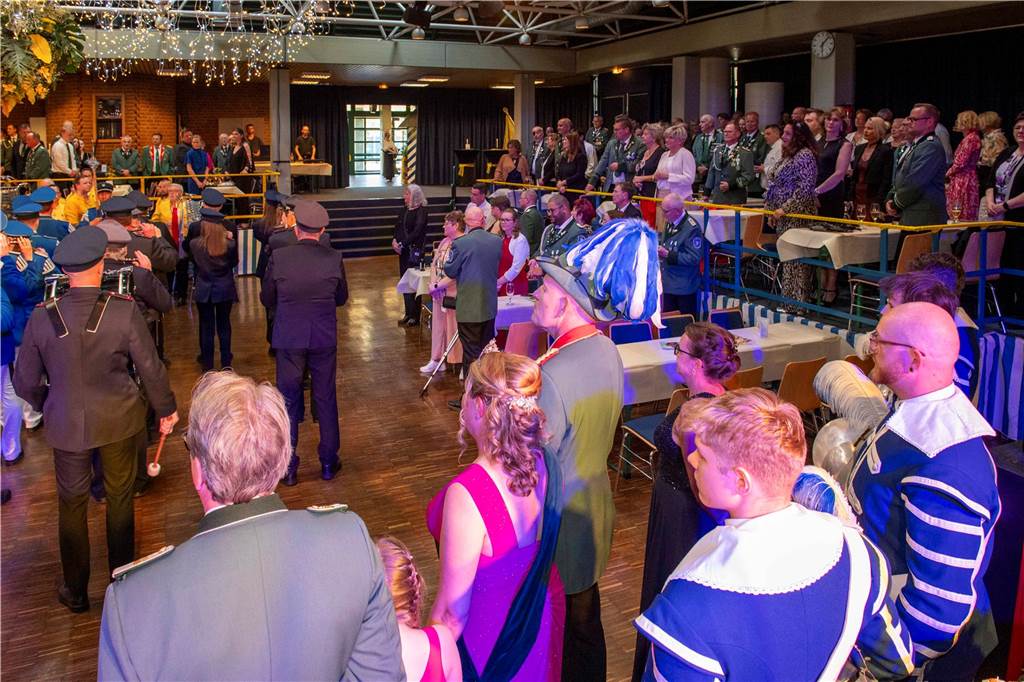 Das Schützenfest 2025 wirft seine Schatten voraus: Am Samstagabend, 26. April 2025, fand in der Aula des Schulzentrums der Königsehrenabend statt. Die Stimmung war ausgelassen.