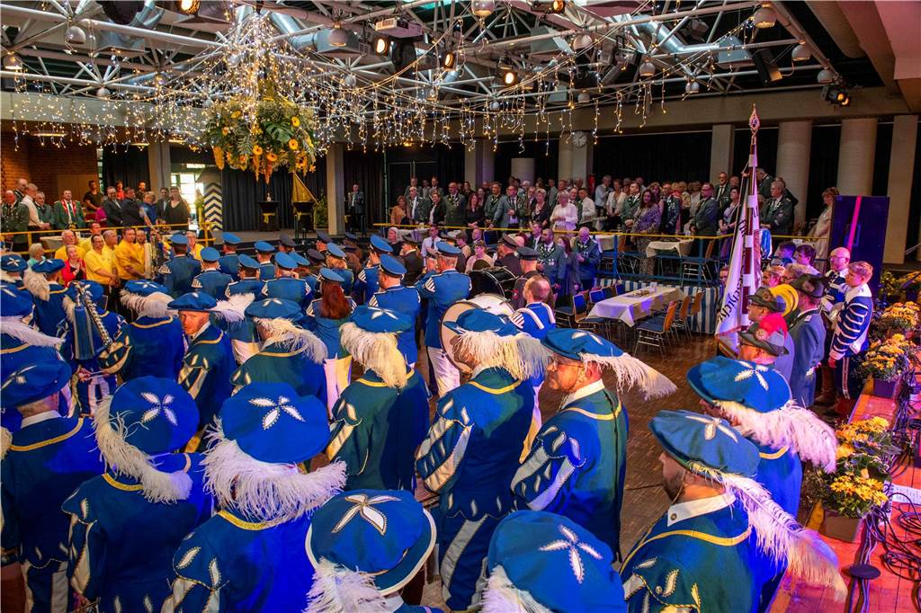 Das Schützenfest 2025 wirft seine Schatten voraus: Am Samstagabend, 26. April 2025, fand in der Aula des Schulzentrums der Königsehrenabend statt. Die Stimmung war ausgelassen.