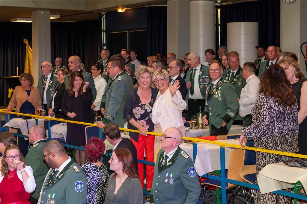 Das Schützenfest 2025 wirft seine Schatten voraus: Am Samstagabend, 26. April 2025, fand in der Aula des Schulzentrums der Königsehrenabend statt. Die Stimmung war ausgelassen.