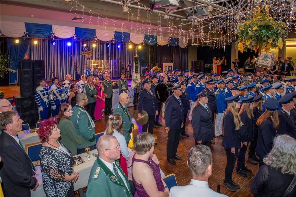 Das Schützenfest 2025 wirft seine Schatten voraus: Am Samstagabend, 26. April 2025, fand in der Aula des Schulzentrums der Königsehrenabend statt. Die Stimmung war ausgelassen.