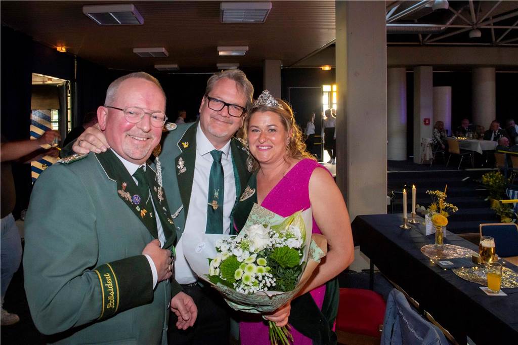 Das Schützenfest 2025 wirft seine Schatten voraus: Am Samstagabend, 26. April 2025, fand in der Aula des Schulzentrums der Königsehrenabend statt. Die Stimmung war ausgelassen.