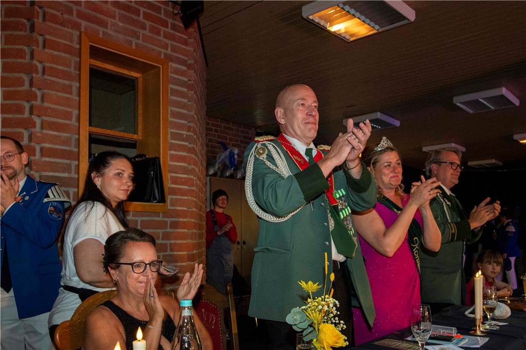 Das Schützenfest 2025 wirft seine Schatten voraus: Am Samstagabend, 26. April 2025, fand in der Aula des Schulzentrums der Königsehrenabend statt. Die Stimmung war ausgelassen.