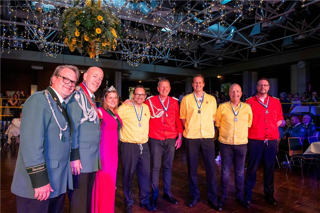 Das Schützenfest 2025 wirft seine Schatten voraus: Am Samstagabend, 26. April 2025, fand in der Aula des Schulzentrums der Königsehrenabend statt. Die Stimmung war ausgelassen.