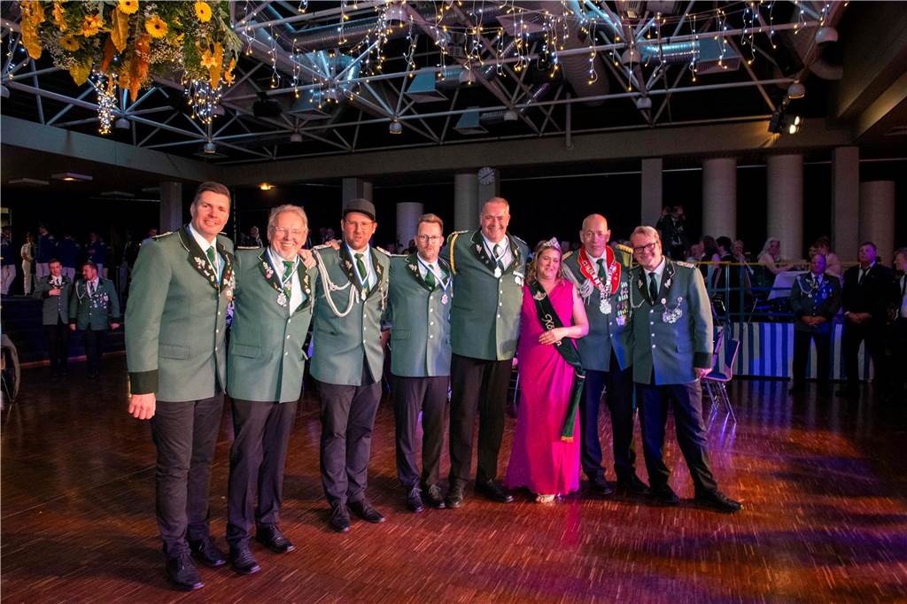 Das Schützenfest 2025 wirft seine Schatten voraus: Am Samstagabend, 26. April 2025, fand in der Aula des Schulzentrums der Königsehrenabend statt. Die Stimmung war ausgelassen.