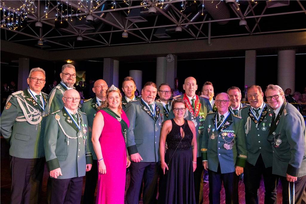 Das Schützenfest 2025 wirft seine Schatten voraus: Am Samstagabend, 26. April 2025, fand in der Aula des Schulzentrums der Königsehrenabend statt. Die Stimmung war ausgelassen.