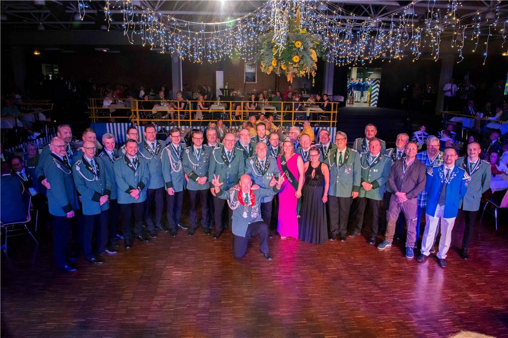 Das Schützenfest 2025 wirft seine Schatten voraus: Am Samstagabend, 26. April 2025, fand in der Aula des Schulzentrums der Königsehrenabend statt. Die Stimmung war ausgelassen.