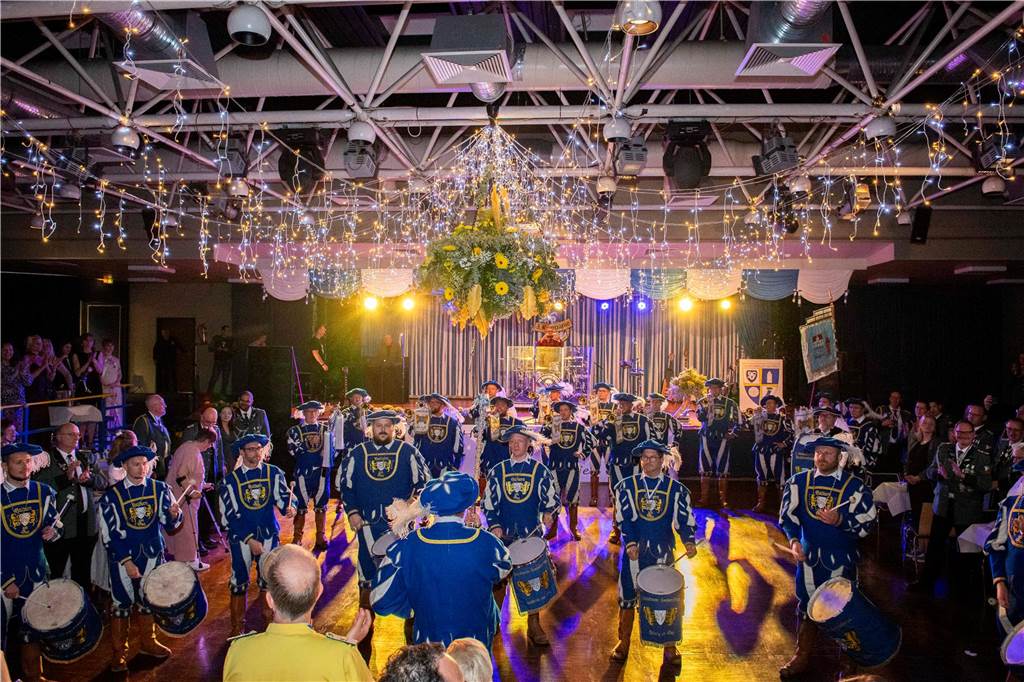 Das Schützenfest 2025 wirft seine Schatten voraus: Am Samstagabend, 26. April 2025, fand in der Aula des Schulzentrums der Königsehrenabend statt. Die Stimmung war ausgelassen.