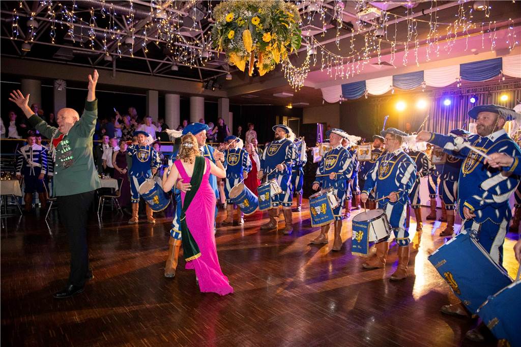 Das Schützenfest 2025 wirft seine Schatten voraus: Am Samstagabend, 26. April 2025, fand in der Aula des Schulzentrums der Königsehrenabend statt. Die Stimmung war ausgelassen.