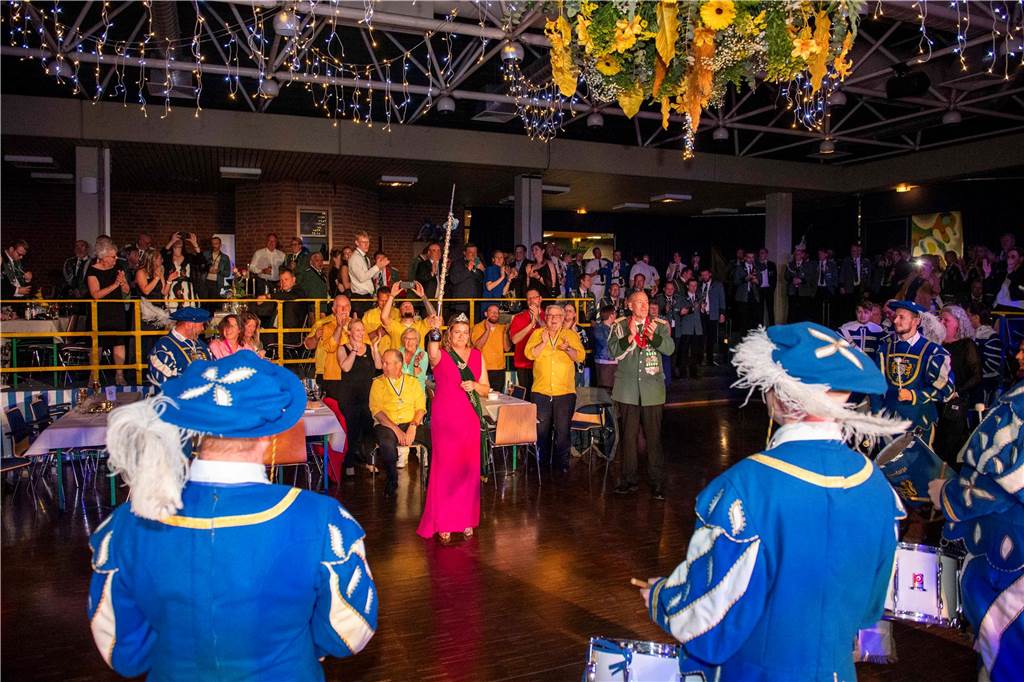 Das Schützenfest 2025 wirft seine Schatten voraus: Am Samstagabend, 26. April 2025, fand in der Aula des Schulzentrums der Königsehrenabend statt. Die Stimmung war ausgelassen.