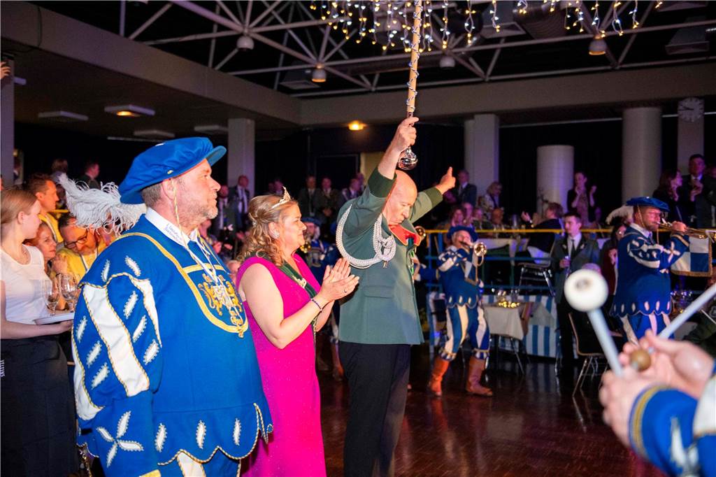 Das Schützenfest 2025 wirft seine Schatten voraus: Am Samstagabend, 26. April 2025, fand in der Aula des Schulzentrums der Königsehrenabend statt. Die Stimmung war ausgelassen.