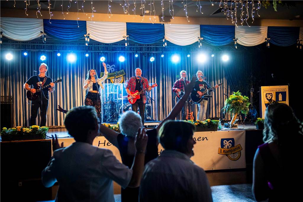 Das Schützenfest 2025 wirft seine Schatten voraus: Am Samstagabend, 26. April 2025, fand in der Aula des Schulzentrums der Königsehrenabend statt. Die Stimmung war ausgelassen.