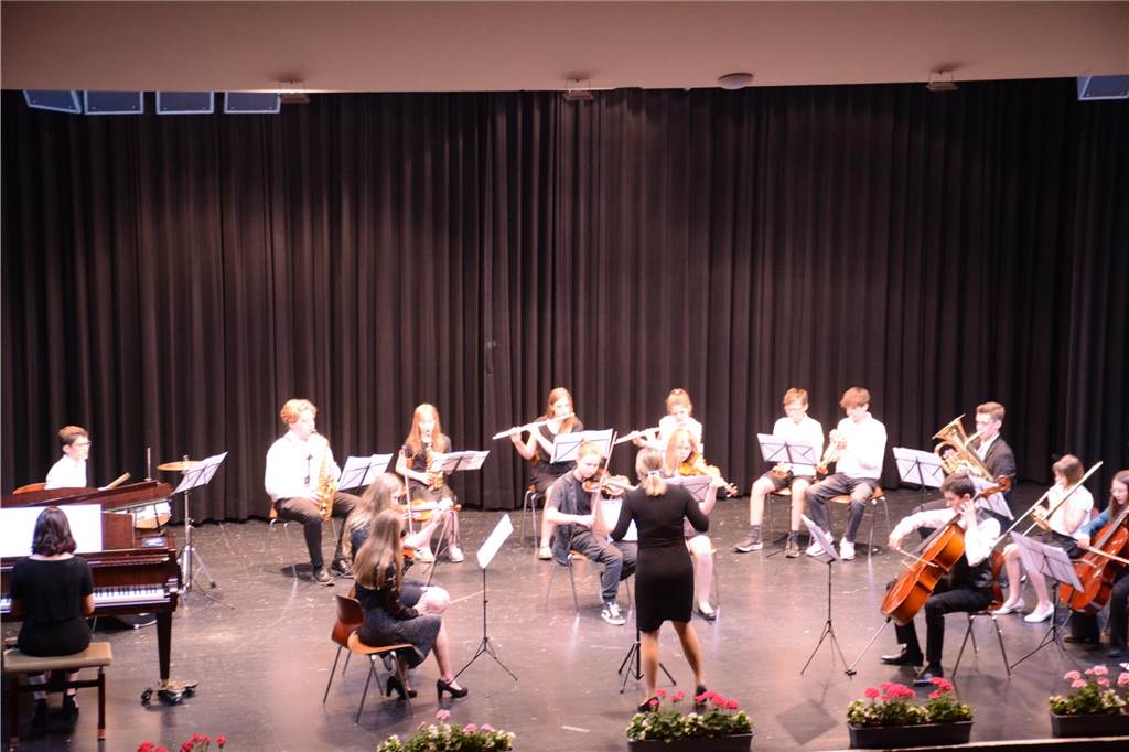 St. Ursula-Gymnasium verabschiedet Abiturienten – Sechs Mal 1,0 Das Schulorchester sorgte für musikalische Untermalung.