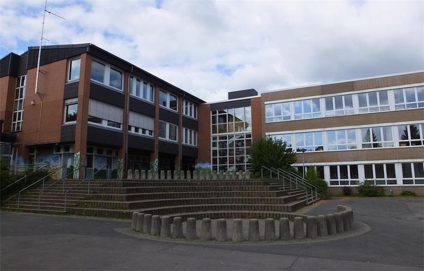 Großer Polizeieinsatz nahe des Schulzentrums Das Schulzentrum Nordwest in der Straße Am Bohlgarten.
