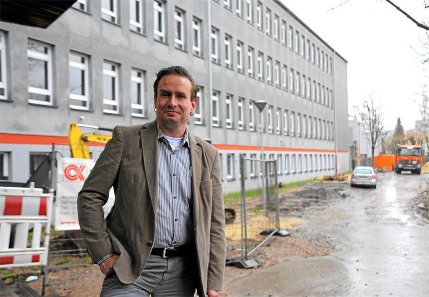 FBG wird zweizügig - RTG mit drei Eingangsklassen Das Schwerter Friedrich-Bährens-Gymnasium (FBG) mit seinem neuen Schulleiter Heiko Klanke wird formell vorerst zweizügig, aber die Bezirksregierung wird wohl die dritte Eingangsklasse genehmigen.