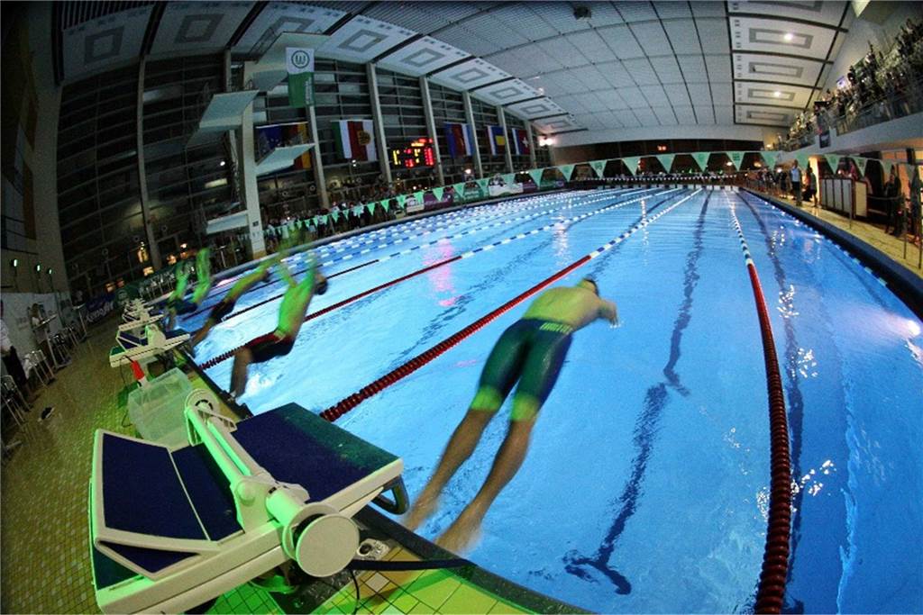 Energiesparen: Städte reagieren unterschiedlich auf die Krise Das Schwimmbecken im Südbad in Dortmund: Hier kann man auch in Zeiten der Energiekrise seinem Sport nachgehen. Allerdings ist es etwas kühler als üblich.
