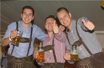 Das sechste Schermbecker Oktoberfest lockte auch viele Jugendliche an.