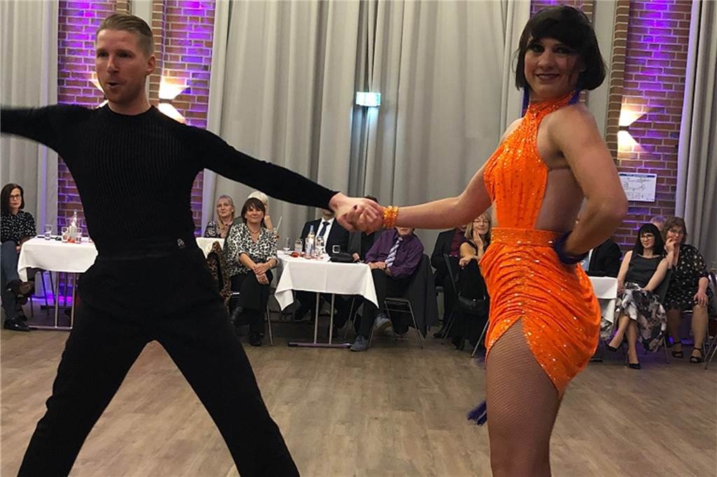 Tanz-Gala des Kunst- und Kulturvereins: „Tanzen ist hochaktuell“ Das Showtanzpaar Sonja Stegemann und Georg Rauchhaus hatte einen großen Auftritt.