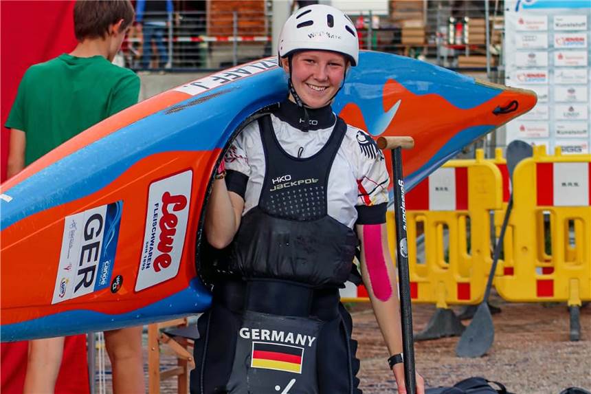 Jannemien Panzlaff und Zoe Jakob paddeln in Krakau für Deutschland Das Siegerlächeln einer Deutschen Meisterin: Jannemien Panzlaff holte in Markkleeberg den Titel der C1-Juniorinnen und wird am ersten Oktober-Wochenende in Krakau für Deutschland paddeln.