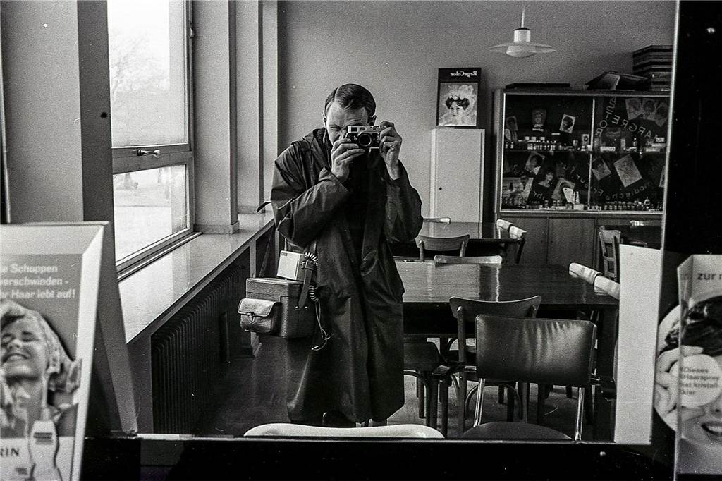 Das sind die Bilder, die Johannes Hünnemeyer und Helmut Orwat noch im Bestand des Künstlers gefunden haben. Mit diesen Motiven können sich Menschen eine Tapete anfertigen lassen.