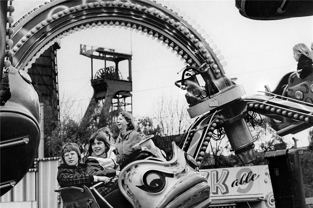 Das sind die Bilder, die Johannes Hünnemeyer und Helmut Orwat noch im Bestand des Künstlers gefunden haben. Mit diesen Motiven können sich Menschen eine Tapete anfertigen lassen.