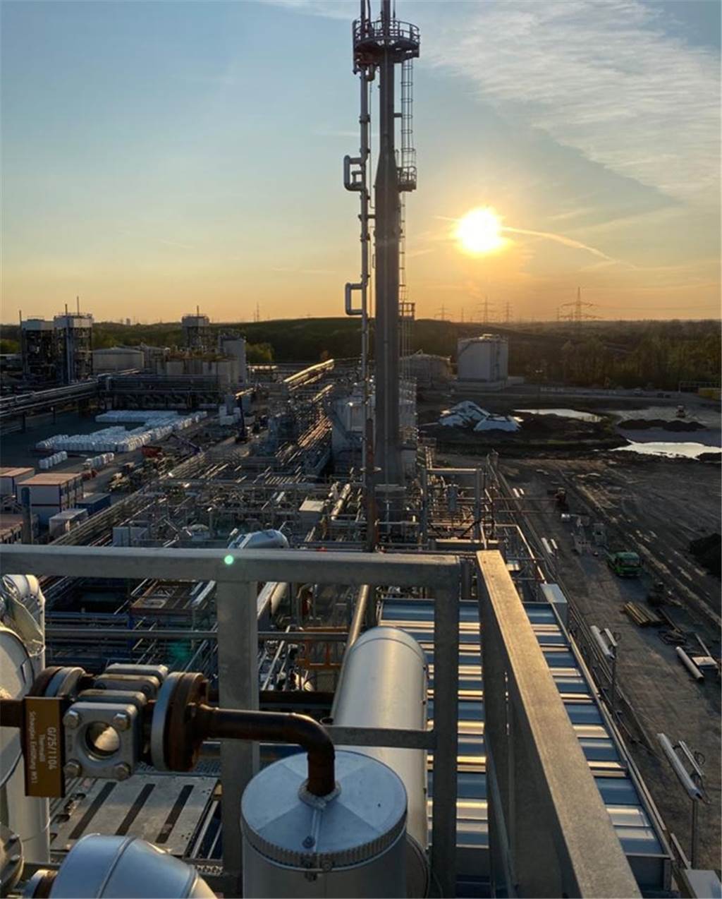 Neue Flamme über Rauxel: Rütgers‘ neue Anlage ist in Betrieb Das sind die ersten Bilder der Anlage im Probebetrieb.