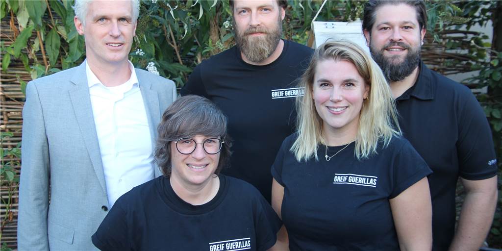 Greif-Guerillas Lünen kämpfen um Kult-Kneipe: „Einen Erfolg gibt es schon“ Das sind die Greif-Guerillas der ersten Stunde (v. l.): Björn Wiggers, Verena Semrau, Mark Bethke, Leonie Schulte und Markus Feldkamp. Sie kämpfen für den Erhalt der Kultkneipe Greif erhalten und erhalten täglich zusätzliche Unterstützer.