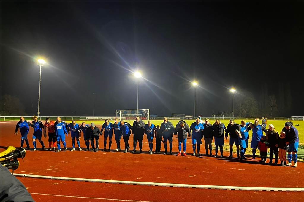 Heavywheights Westhofen gewinnen Übergewichtigenliga NRW Die Mannschaft der Heavyweights bedankt sich bei seinem Publikum.