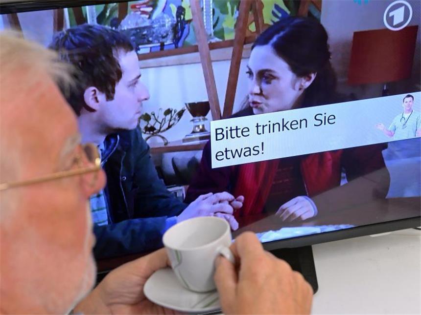 Mehr als ein Bewegungsmelder: Hightech für Demenzkranke Das Smart-Sensor-Netzwerk aus Chemnitz wird derzeit in einer Laborwohnung der Uni getestet. Foto: Hendrik Schmidt/Archiv