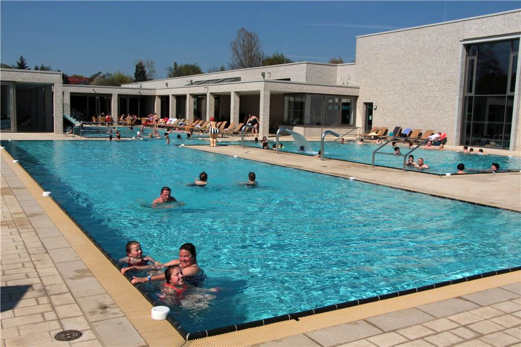 Schwimmen, Duschen, Saunieren auf Abstand: Solebad zieht Fazit zu Corona-Regeln Das Solebecken ist seit dem 3. Juli wieder für eine bestimmte Besucheranzahl geöffnet.