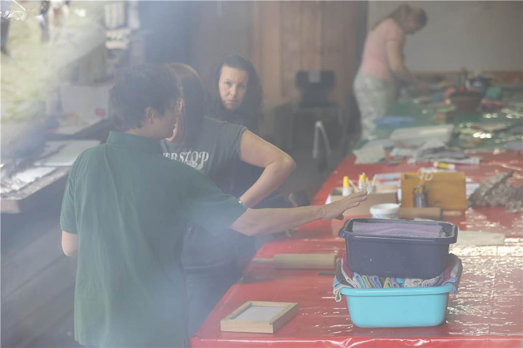 Das Sommerfest der Waldschule Cappenberg stand ganz im Zeichen einer Olympiade mit Geschicklichkeitsaufgaben mit wiederverwerteten Materialien.