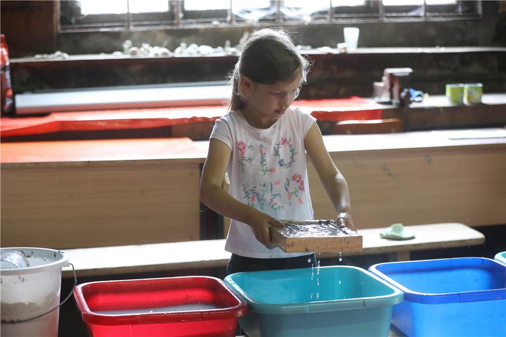 Das Sommerfest der Waldschule Cappenberg stand ganz im Zeichen einer Olympiade mit Geschicklichkeitsaufgaben mit wiederverwerteten Materialien.