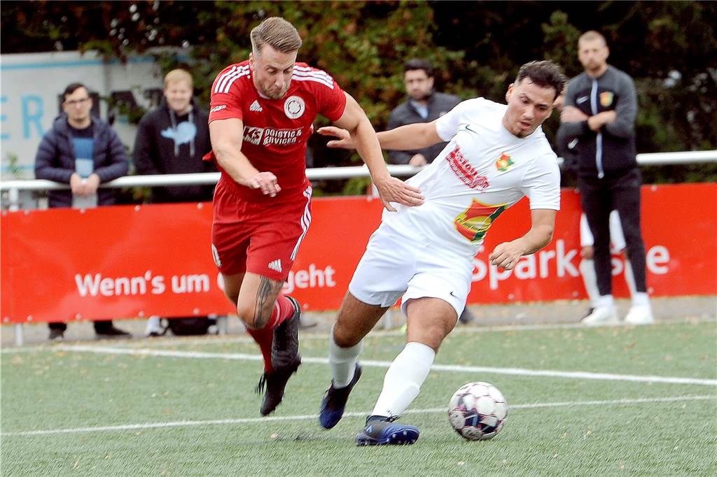 Zum Durchklicken: Tore, Zweikämpfe, Emotionen - Mehr als 80 Fotos von sechs Fußballspielen Das Spiel des Geisecker SV gegen den FC Roj wurde beim Stand von 2:4 abgebrochen.