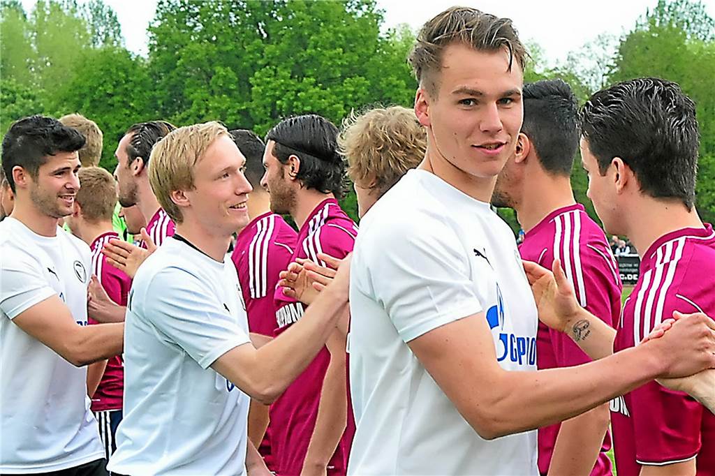 Als der TuS Haltern den FC Schalke schockte: „Entweder bist du der Depp oder der geht rein“ Das Spiel gegen den FC Schalke 04 werden die Spieler des TuS Haltern am See bestimmt noch lange im Gedächtnis behalten.