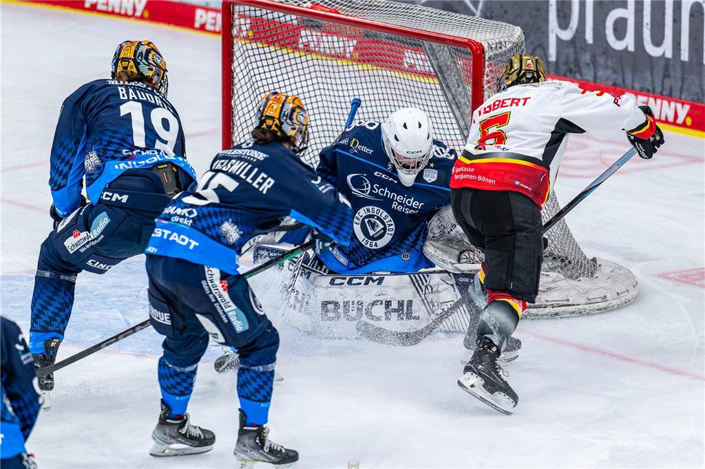 Todesfall überschattet Eishockeyspiel in Bergkamen: Spielabbruch in der Bundesliga Das Spiel zwischen dem EC Bergkamen und dem ERC Ingolstadt wurde nach einem medizinischen Notfall abgebrochen.
