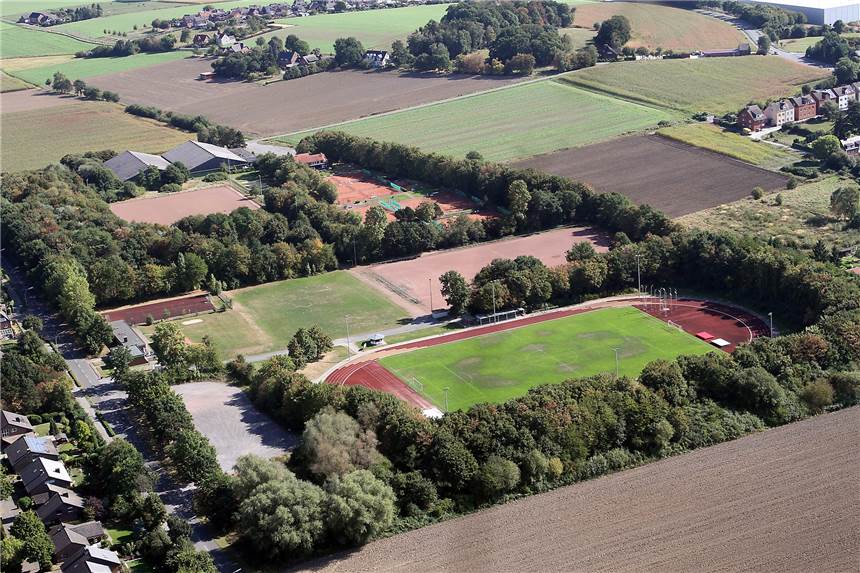 Sportzentrum im Dahl soll umfangreich saniert werden – mithilfe von Fördergeldern Das Sportzentrum im Dahl soll modernisiert werden. Der Asche- soll durch einen Kunstrasenplatz ersetzt werden. All das soll mithilfe von Fördergeldern geschehen.