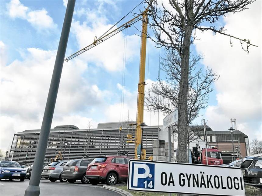 St. Rochus: Hebamme gekündigt - wegen Kopftuch? Das St.-Rochus-Hospital beschäftigt eine Ärztin, die ein Kopftuch trägt. Eine Hebamme, die seit Juli hier tätig war, wurde in der Probezeit entlassen. Das Krankenhaus gab ihr gegenüber und auch unserer Redaktion keine Auskunft über den Grund.