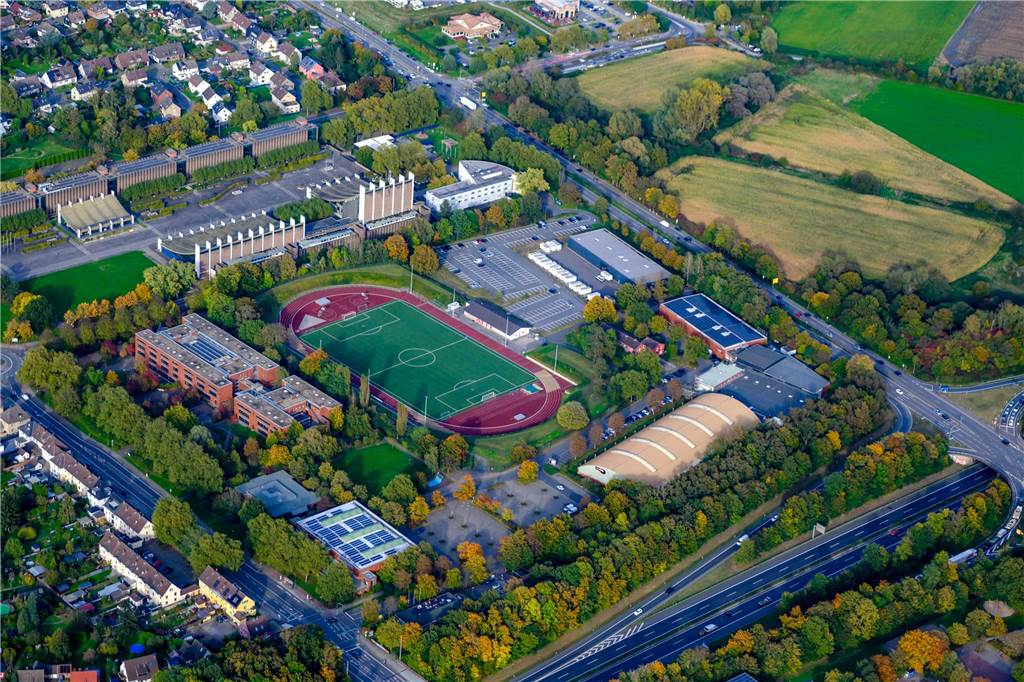 Das Stadion an der Bahnhofstraße gleich südlich des Stadtmittelpunkts.