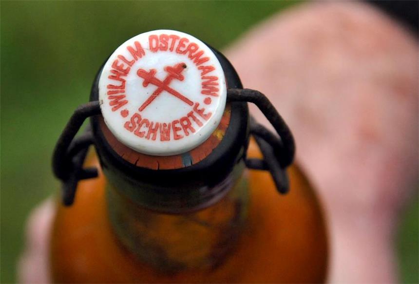 Als in Schwerte noch Ruhrstadt-Bier gebraut wurde Das Stadtwappen ziert den Bügelverschluss der Bierflasche der Brauerei Ostermann.