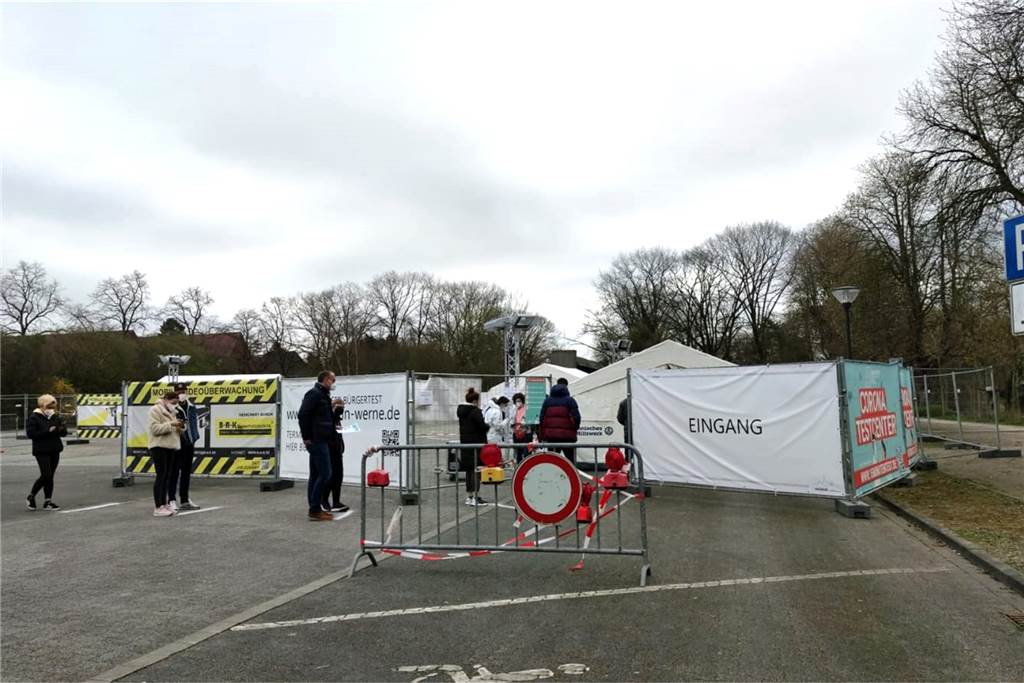 Das städtische Schnelltestzentrum auf dem Parkplatz am Hagen gehört zu den ersten Teststellen, die im März eröffnet haben.