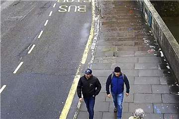 Das Standbild einer Überwachungskamera zeigt Alexander Petrow und Ruslan Boschirow, die zwei Verdächtigen im Fall des Attentats auf den ehemaligen russischen Doppelagenten Skripal. Foto: Metropolitan Police via AP