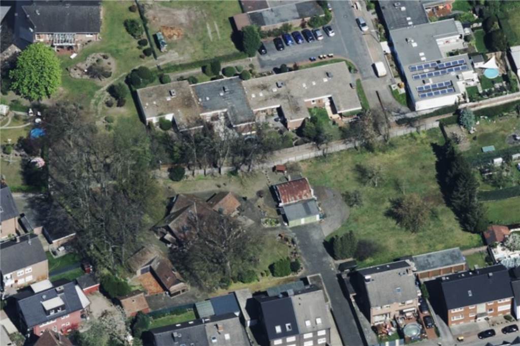 Anwohner in Dorstener Wohnsiedlung sauer: Riesige alte Eichen abgeholzt Das Grundstück Antoniusstraße/Krusenpfad aus der Luft gesehen.