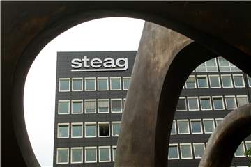 Das Steag-Logo an der Hausfassade der Konzernzentrale in Essen.